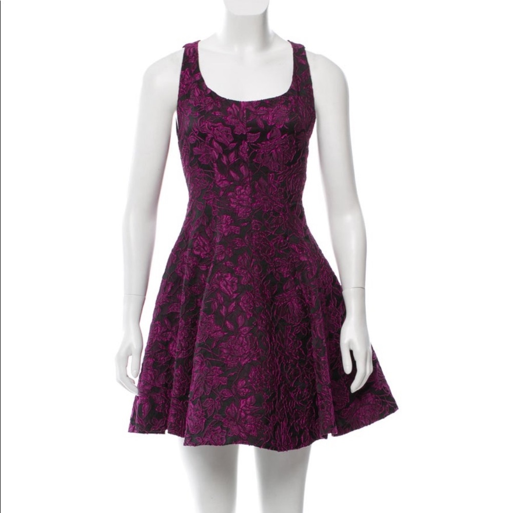 Alice + Olivia sleeveless mini dress with scoop neck,
magenta black print Size 4